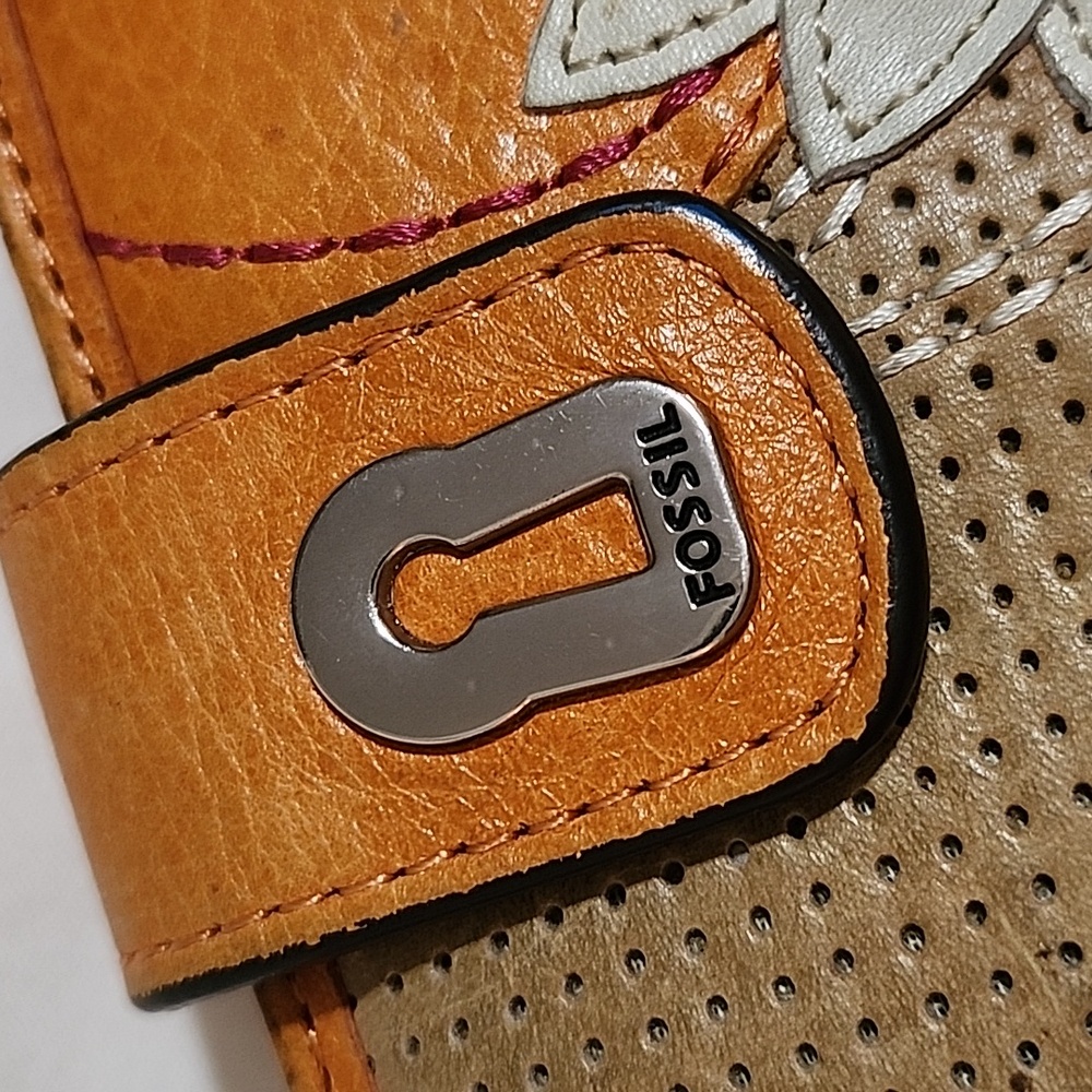womans Fossil bi-fold wallet